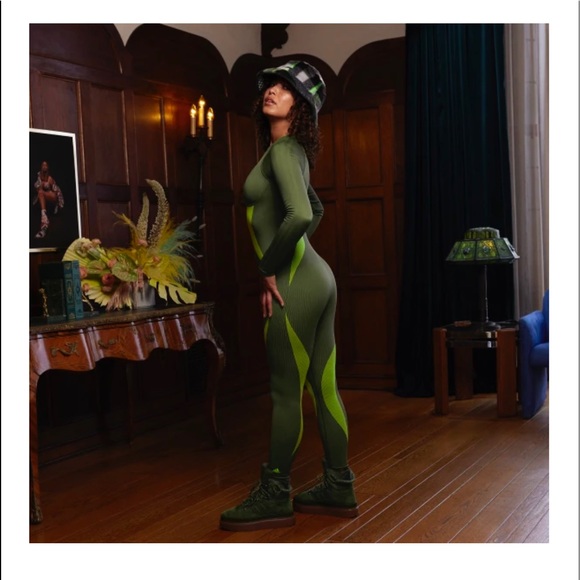 Ivy park catsuit released 12/10/21 - Picture 2 of 5